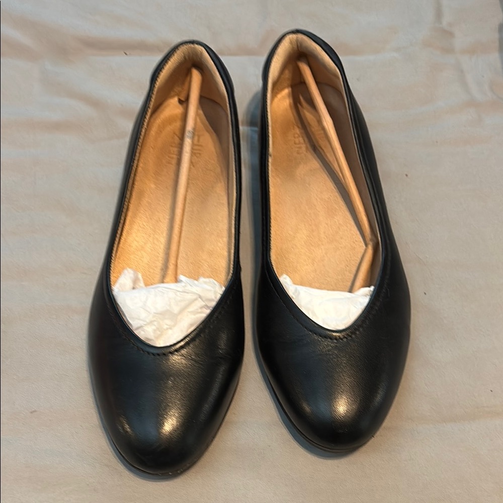 Naturalizer Black Leather Flats